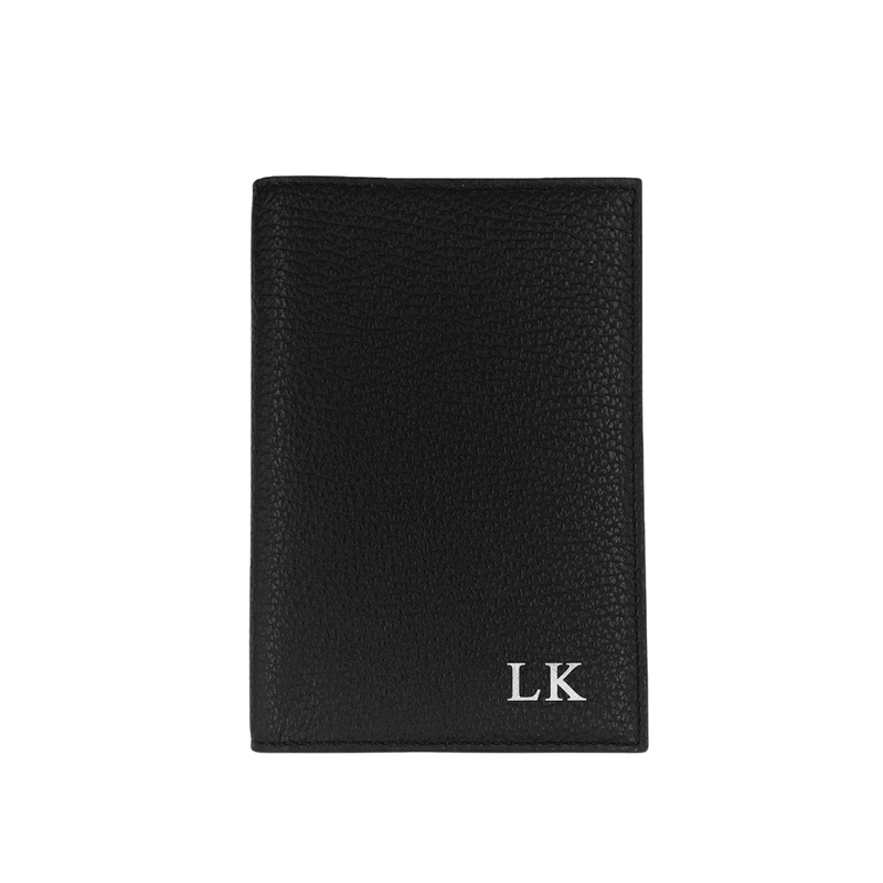 Reisepass-Hülle aus genarbten Leder in schwarz von Mersor Studio 