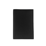 Reisepass-Hülle aus genarbten Leder in schwarz von Mersor Studio 